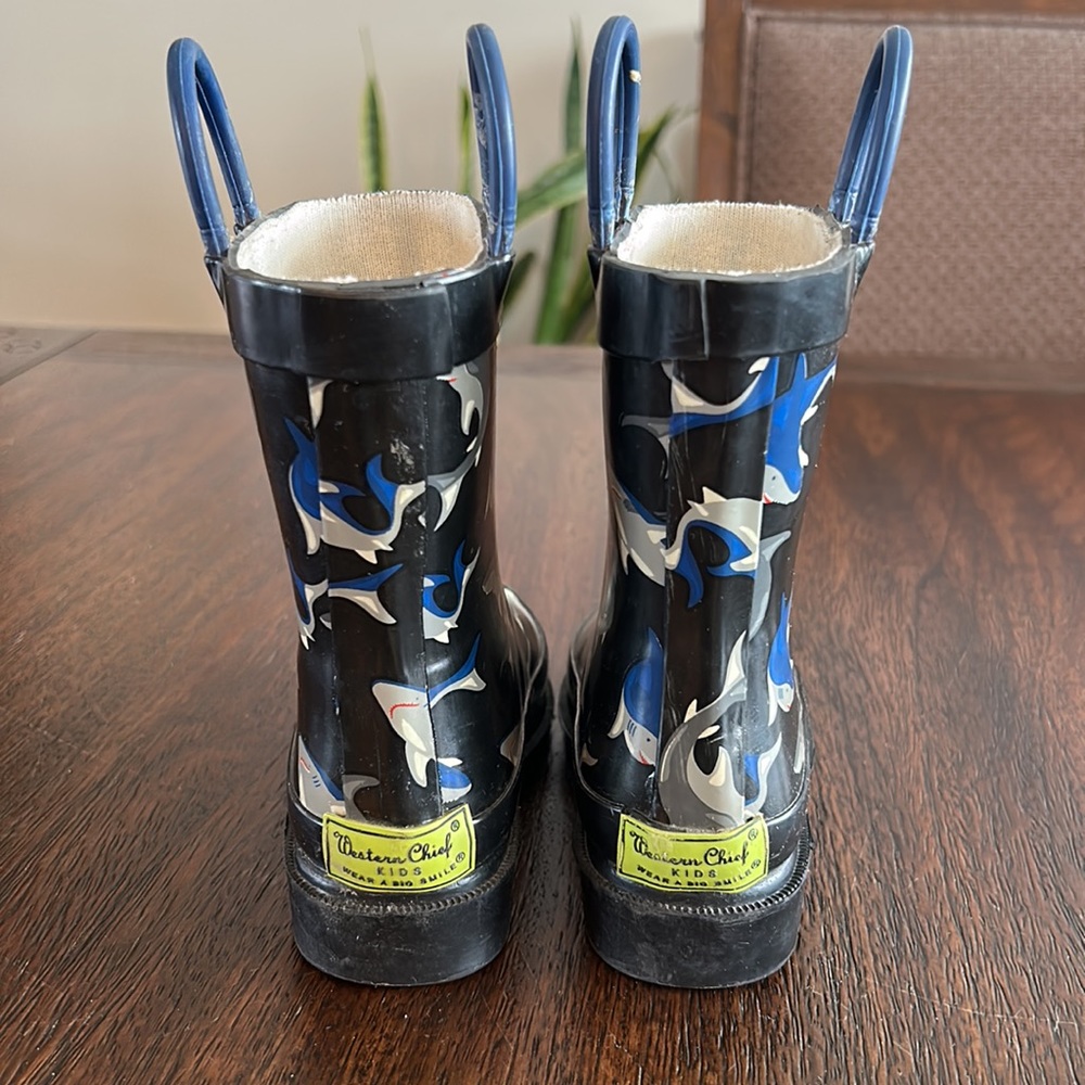 Western Chief Shark Rain Boots - Picture 3 of 8